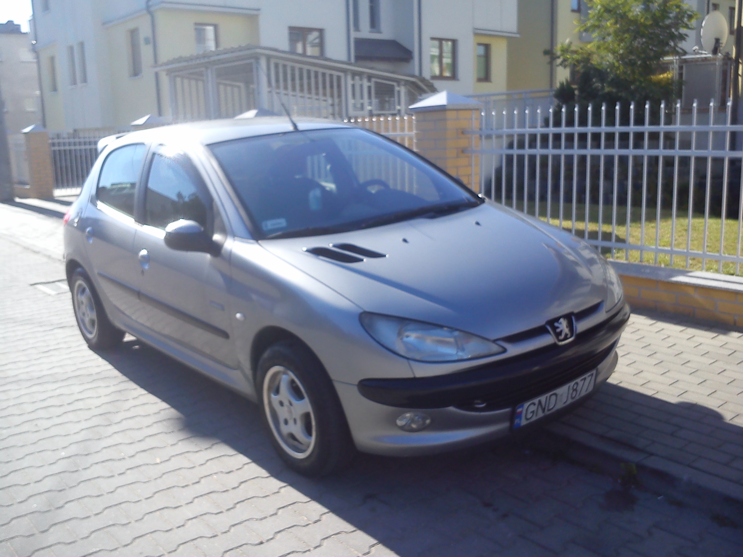 PEUGEOT 206